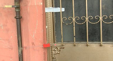 İstanbul - Gaziosmanpaşa'da yıkılma tehlikesiyle mühürlenen eve hırsız girdi