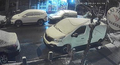 İstanbul-Güngören'de 6 katlı binadan atılan çöp aracın camını kırdı