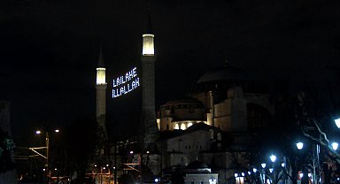 İstanbul- İstanbul'da ilk teravih namazı kılındı