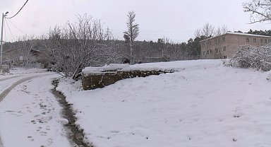 İstanbul- İstanbul'da kar kalınlığı yüksek kesimlerde 10-15 santimetreye ulaştı