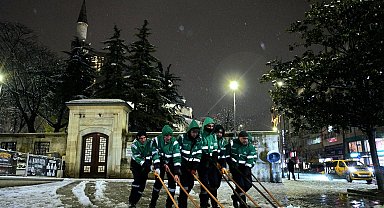 İstanbul - İstanbul'da karla mücadele çalışmaları sürüyor