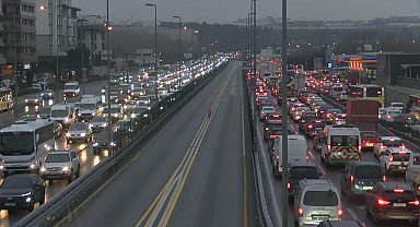 İstanbul - İstanbul'da trafik yoğunluğu yüzde 80'e ulaştı