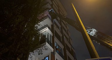 İstanbul - Kadıköy'de komşularının haber alamadığı yaşlı adamı itfaiye kurtardı