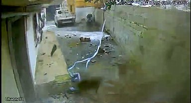 İstanbul - Kağıthane'de toprak kayması kamerada