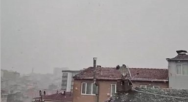 İstanbul - Kar yağışı Avrupa Yakası'nda aralıklarla etkisini sürdürüyor