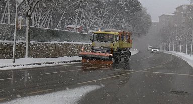 İstanbul- Kartal Aydos Yolu'nda araçlar yolda ilerlemekte zorlandı