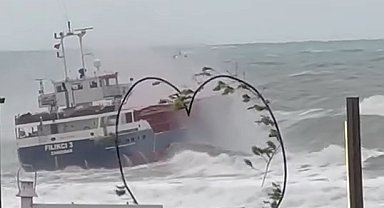 İstanbul - Kilyos'ta dev dalgalarda kuru yük gemisini sürükledi, kurtarma ekipleri sevk edildi -1