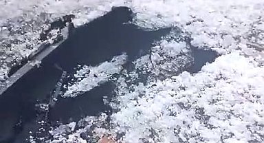 İstanbul - Küçükçekmece'de 13 katlı binanın çatısına yıldırım düştü-1