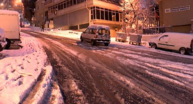 İstanbul- Küçükçekmece'de araç sürücüleri ve yayaların yokuşla imtihanı