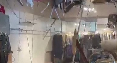 İstanbul- Küçükçekmece'de yıkımı yapılan binadan kopan parçalar yanındaki mağazanın tavanını delerek içeri düştü