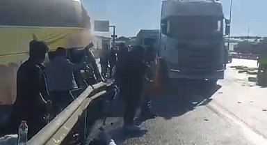 İstanbul- Kuzey Marmara Otoyolu'nda TIR otobüse çarptı-1