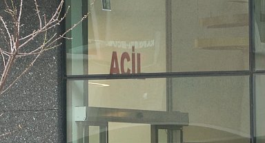 İstanbul- Maltepe'de annesini boğarak öldürmeye çalıştı; nefessiz kalınca komşulardan yardım istedi