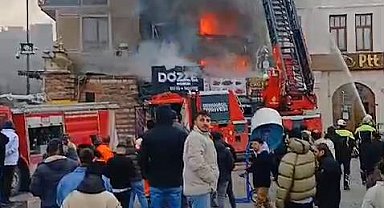 İstanbul - Mısır Çarşısı'nın yanındaki restoranda yangın-3 Fotoğrafla