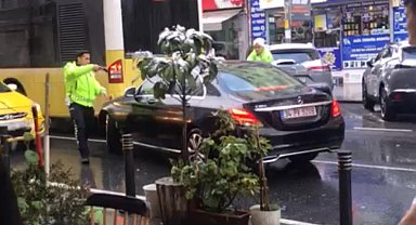 İstanbul-Ortaköy'de polisin 'dur' ihtarına uymadığı için silah çekip durdurulan şüpheli hastaneye yatırıldı