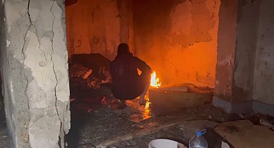 İstanbul - Pendik'te metruk binada ateş yaktı, çıkmamak için direndi: Evime izinsiz giriyorsunuz