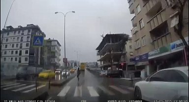 İstanbul- Pendik'te otobüse yetişmek isteyen kişinin ilginç yöntemi kamerada