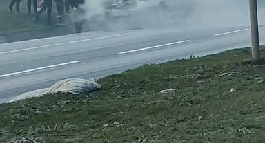 İstanbul - Sultangazi'de seyir halindeki kamyonet alevlere teslim oldu