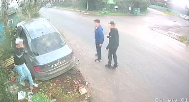 İstanbul- Tuzla'da ehliyetsiz sürücünün bankta oturan kadına çarptığı anlar kamerada