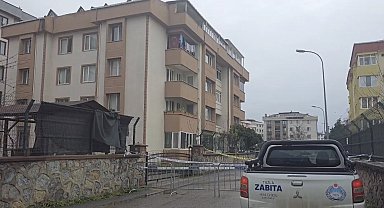 İstanbul - Tuzla'da tahliye edilen 4 katlı binanın yöneticisi: Bodrumdaki kolonlarda patlama vardı
