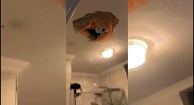 İstanbul- Ümraniye'de tavanı deldi daireye girdi, anne ve kızına saldırdı