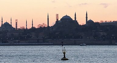 İstanbul- Üsküdar'da günbatımı karpostallık manzaralar oluşturdu