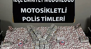 İstanbul - Üsküdar'da polisten kaçan araçtan atılan kutularda 5 bin sentetik uyuşturucu hap ele geçirildi: 3 şüpheli tutuklandı