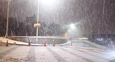 İstanbul'da kar yağışı, aralıklarla devam ediyor