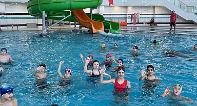 İstanbul'da karnesini alan 8 bin çocuk hem eğlendi hem spor yaptı