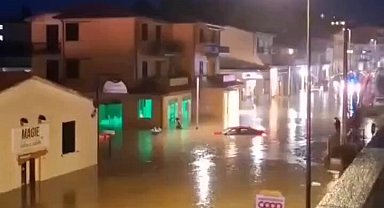 İtalya'da şiddetli yağış, Elba Adası'nda sel ve taşkınlara yol açtı