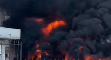 İzmir'de inşaat halindeki okul bahçesinde yangın