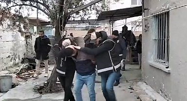 İzmir'de silah ve uyuşturucu kaçakçılığına 3 tutuklama