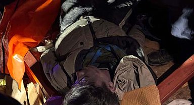 Kaçak göçmenleri taşıyan TIR devrildi: 1 ölü, 4 yaralı