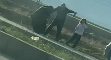 Kadını saçlarından sürükleyip, kız çocuğunu da darbettiler