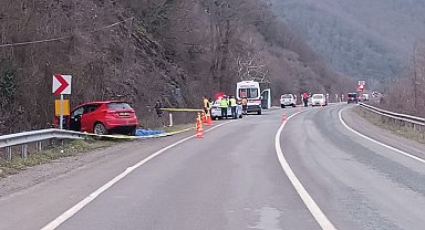 Karabük'te, şarampole devrilen otomobilin sürücüsü öldü