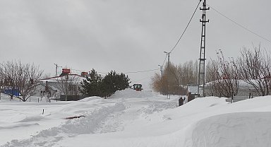 Karlıova'da eğitime 'kar' engeli