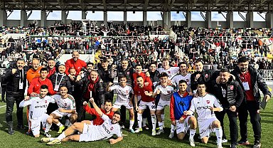 Karşıyaka zirve yarışını bırakmıyor