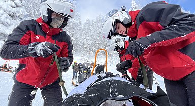 Kartepe'de JAK timinden karda nefes kesen tatbikat