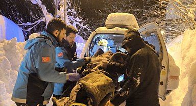 Kastamonu'da kar nedeniyle mahsur kalan hasta, hastaneye ulaştırıldı