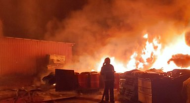 Kauçuk fabrikasında çıkan yangın, 4 saatte söndürüldü