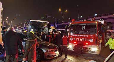 Kayseri'de 6 aracın çarpıştığı zincirleme kazada 7 kişi yaralandı; o anlar kamerada
