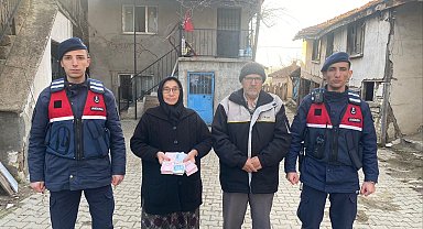 Kendisini telefonda polis olarak tanıtıp evine gittiği kadını 181 bin TL dolandırdı