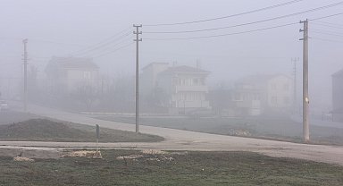 Keşan'da sis; görüş mesafesi 50 metreye kadar düştü