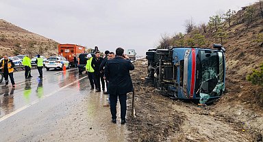 Kırıkkale'de cezaevi ring aracı devrildi: 9 yaralı