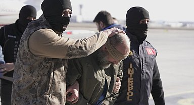 Kırmızı bültenle aranan 2 firari suçlu, Türkiye'ye getirildi