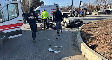 Kırşehir'de motosiklet ile otomobil çarpıştı: 1 ölü, 1 yaralı