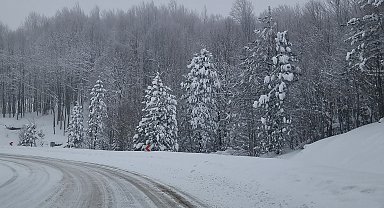 Kocayayla geçidinde kar kalınlığı 60 santimetreye ulaştı