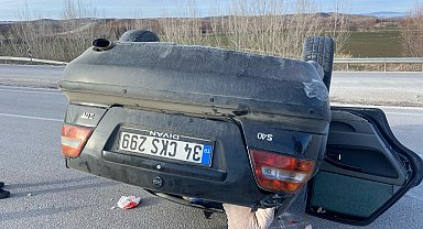 Köpeğe çarpmamak için manevra yaptığı otomobiliyle takla attı: 3 yaralı