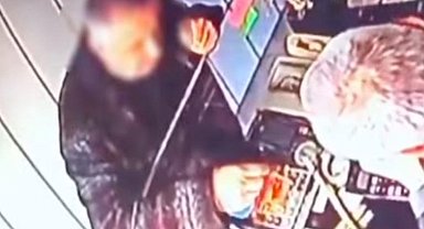 Kuyumculara sahte altın satmaya çalışan şüpheliye suçüstü; o anlar kamerada