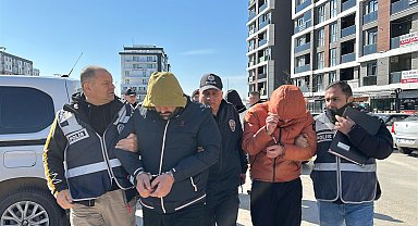 Kuyumcuya sahte altın satmaya çalışan 3 şüpheliye gözaltı