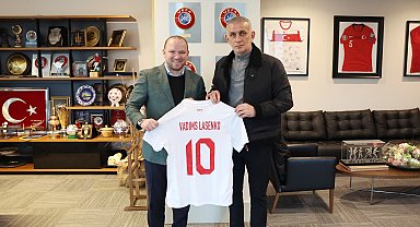 Letonya Futbol Federasyonu Başkanı Vadims Lasenko, Hacıosmanoğlu'nu ziyaret etti
